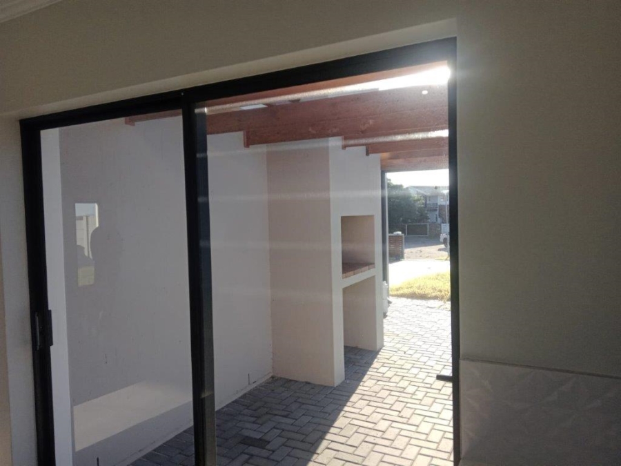 3 Bedroom Property for Sale in Paradise Beach Eastern Cape